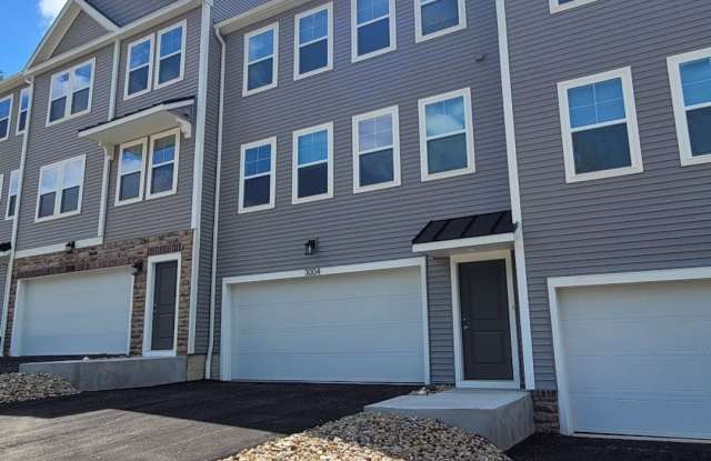 Beautiful 3 Bedroom Townhome in Delmont, PA - Franklin Regional School District photos photos