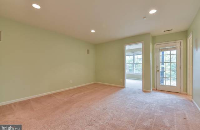 6340 WALKING LANE Gallery 4
