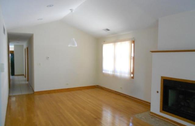 4744 N HERMITAGE 2 Gallery 2