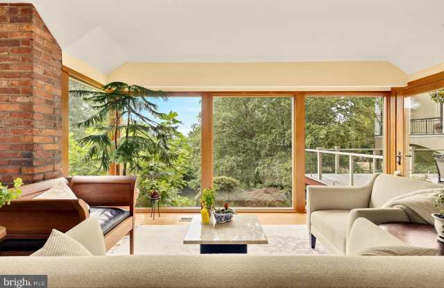 3111 CHAIN BRIDGE Road NW photos photos