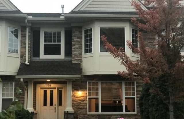 11169 Kinsley Street - 11169 Kinsley Street, Eden Prairie, MN 55344