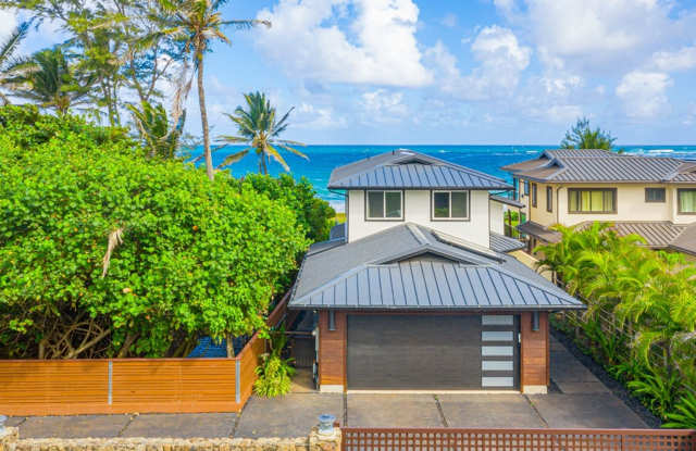 Majestic Mahakea: Oceanfront Oasis by Gather Gallery 4
