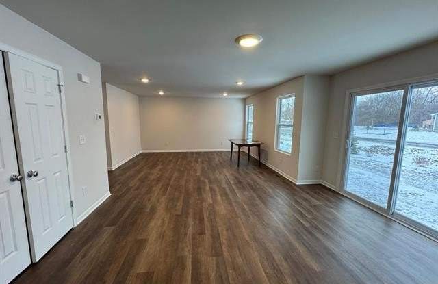 581 VILLAGE POINT Circle Gallery 4