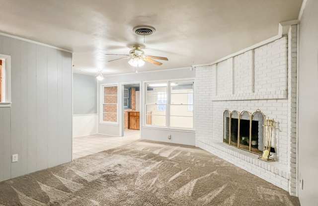 Spacious 3 bed 2 bath in Central Lubbock - 2106 71st Street, Lubbock, TX 79412