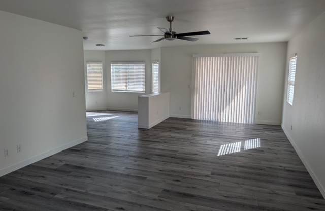 Spacious Galore and Updated!   2 Story 3 Bed/2 Bath + Loft in El Mirage Gallery 4