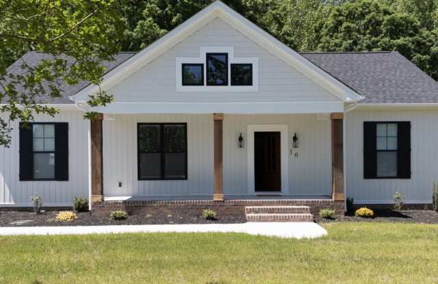 16 Oakland St, Kilmarnock VA 22482 photos photos