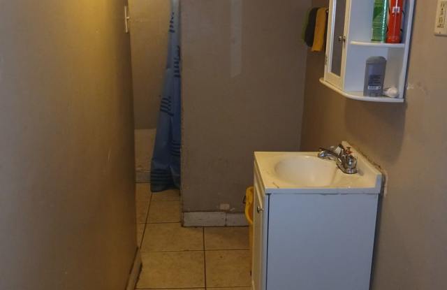 Spacious Newark Home – 7 Bedrooms, 2 Kitchens photos photos