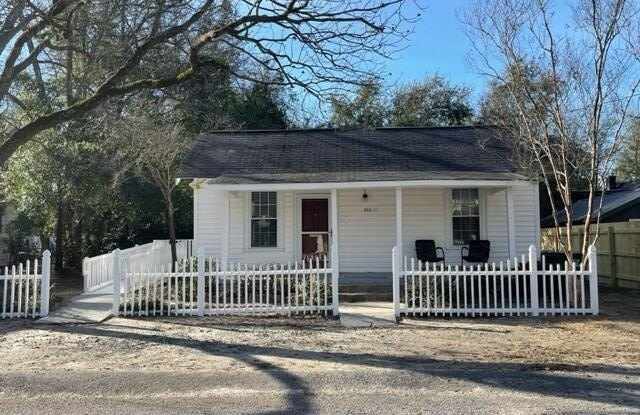 211 Edgefield Avenue NE photos photos