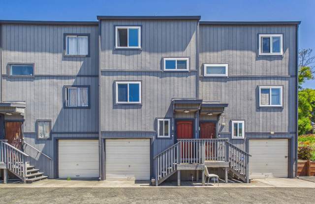 Updated 2 Bed / 1.5 Bath Townhome – In-Unit Washer & Dryer + Garage Parking – $2,800/month photos photos