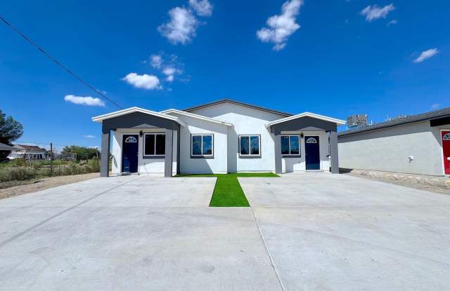 Modern Stylish Duplex 1bed/1bath Refrig A/C! Gallery 1