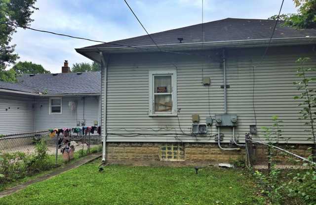 942 N Bradley Avenue Gallery 4