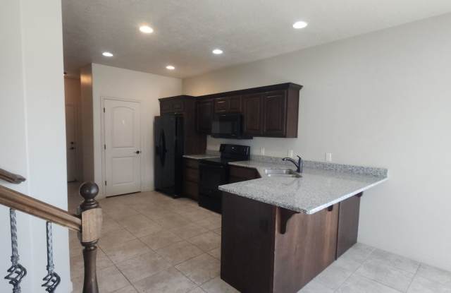 Available August 20! Beautiful 3 bed, 2.5 bath with Community amenities! Gallery 3