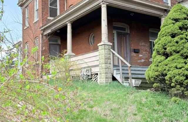 Spacious 4BR 1.5BA Single Family Home in Carrick photos photos