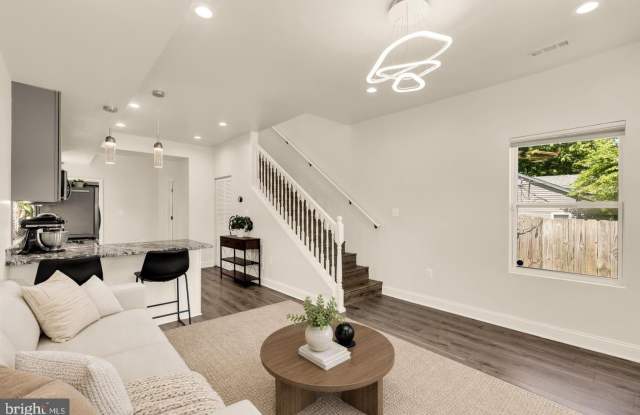 1002 58TH Avenue Gallery 4