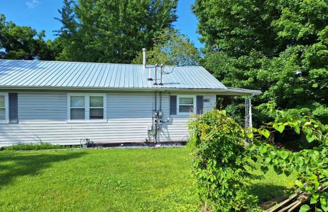 Duplex located in the heart of Oak Ridge. photos photos