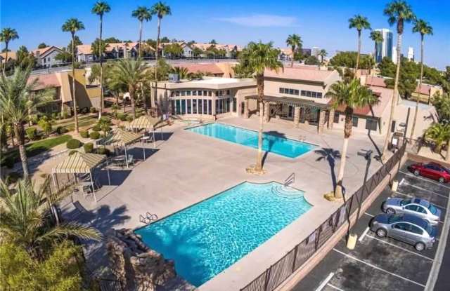 4941 River Glen Dr Gallery 3
