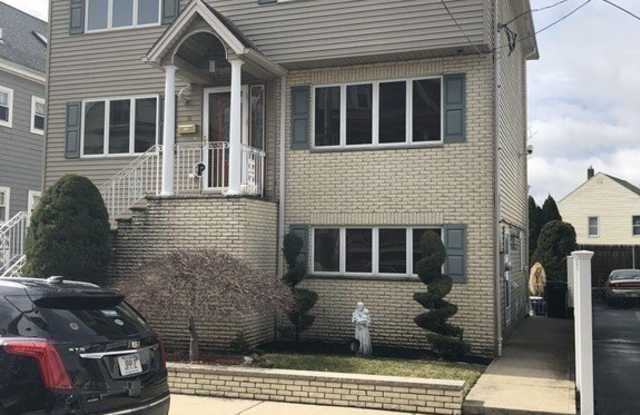 18 Belmont Park unit: 1 photos photos