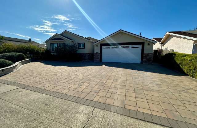 DESIRABLE 4 BEDROOM HOME LOCATED IN TOP TIER SCHOOL DISTRICT Gallery 3