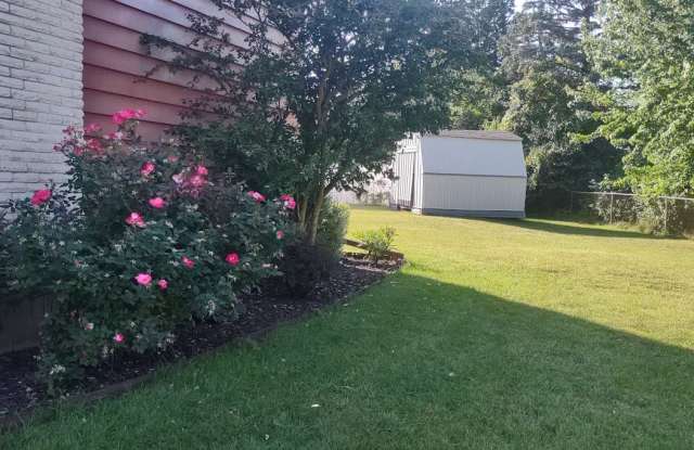 1945 Glenmoor Court Southeast Gallery 2