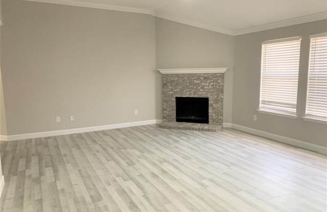 1600 Forest Oaks Way Gallery 3
