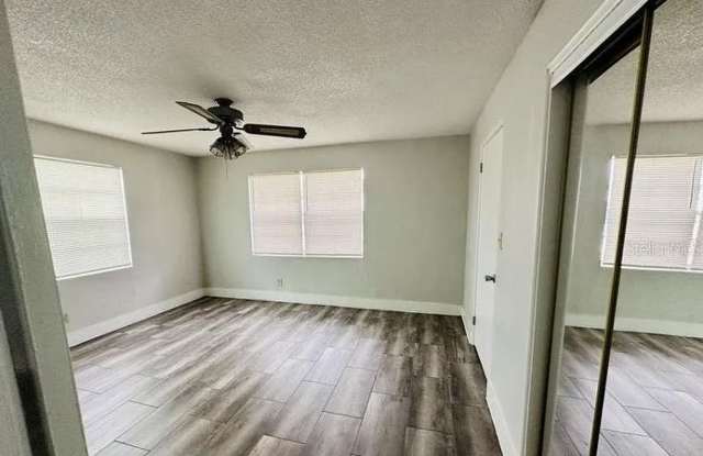 Spacious 3 Bed, 2 Bath Just Minutes from the Beach Gallery 4