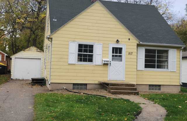 4 bed 1 bath single family house. - 517 9th Street Northwest, Willmar, MN 56201