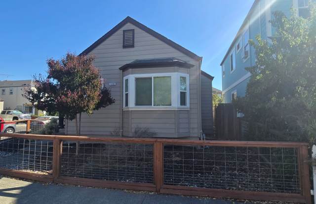 Charming single story home Gallery 3