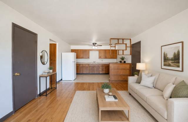 2113 Lake Point Dr Gallery 1