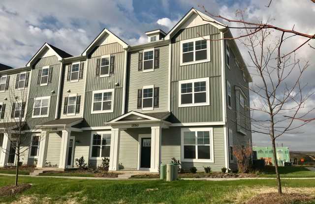 Grayslake Tribeca Townhomes - 3BR, 2.5BA, 2.5CGAR - 1550 Albany Street, Grayslake, IL 60030