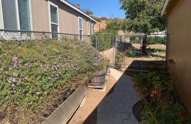 33105 Santiago Rd Spc 63 Acton CA 93510 Gallery 4