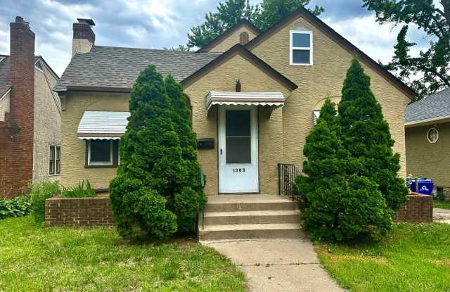 Charming 3 Bedroom Single Family Home Available Now!! photos photos
