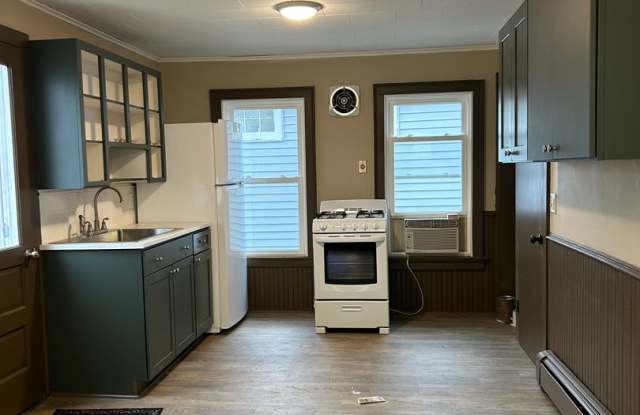 4 Bdrm Lovely Oswego Home!! Gallery 4