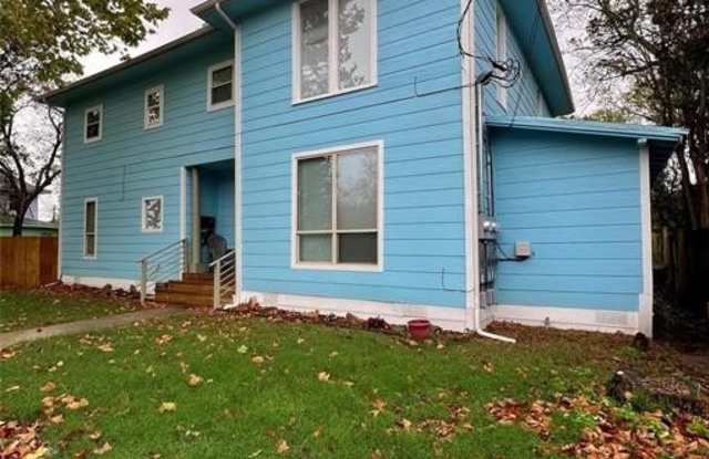 209 W 6th Street - 209 West 6th Street, Bonham, TX 75418