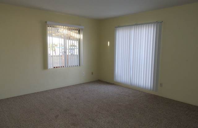 4711 Newport Avenue Gallery 4