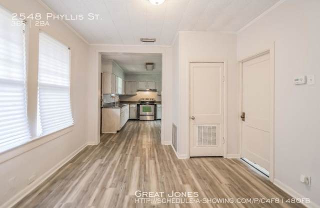 2548 Phyllis St. Gallery 3