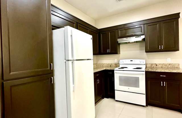 1022 Escondido Ln E Gallery 2