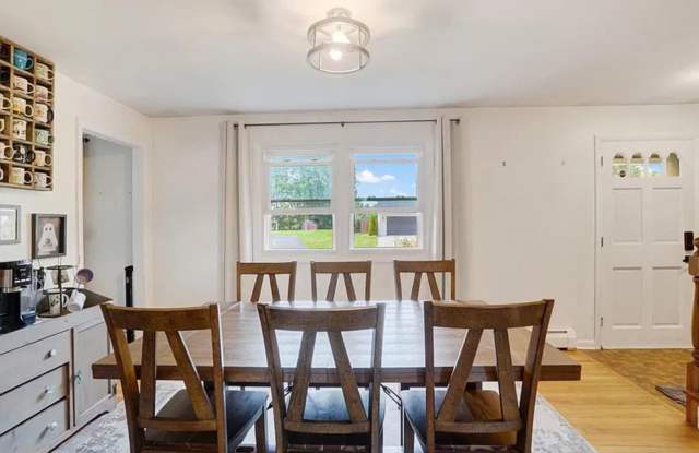 Spacious 4BR House in Shrewsbury Gallery 4