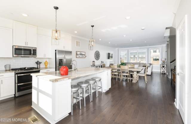 26 Kelly Way - 26 Kelly Way, Tinton Falls, NJ 07724