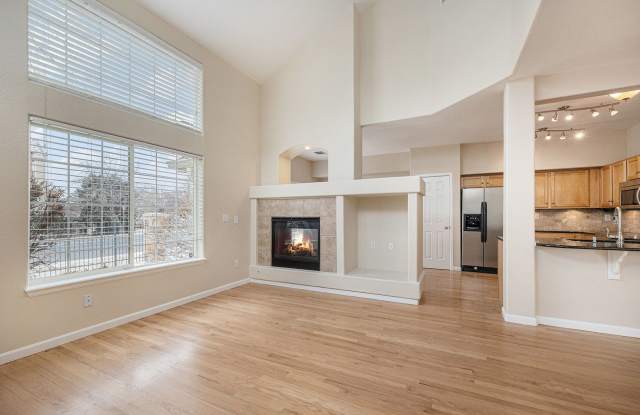 Bright  Spacious End-Unit Townhome with High Ceilings, Fireplace and over 1500 sqft of Living Space! photos photos