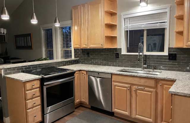 Rare 2,500 sq ft End-Unit Townhome in Central Boulder with a Spacious & Flexible Layout Gallery 3