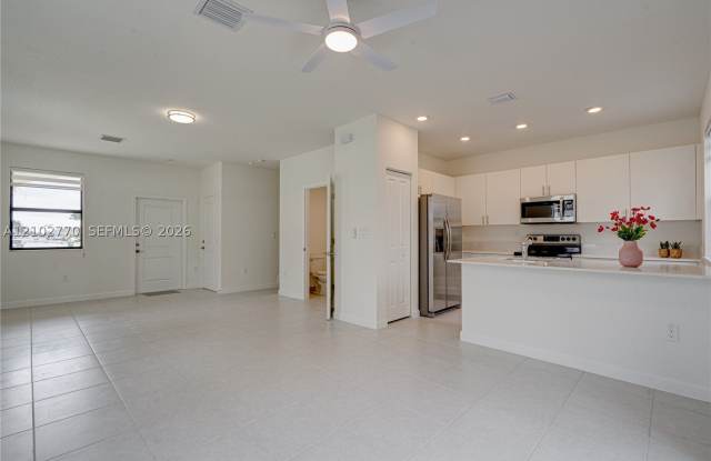 13100 SW 232nd Ter Gallery 4
