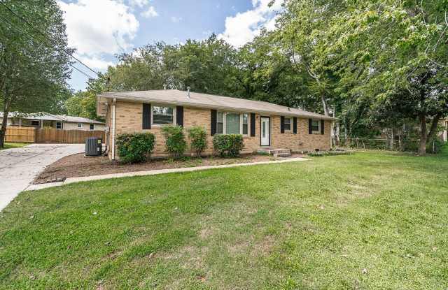 Remodeled Ranch In Hendersonville - Fenced in yard photos photos