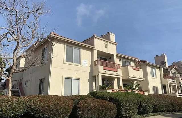 Available 2 bedroom/2 bath condo in a great community with quick access to main commuter arteries photos photos