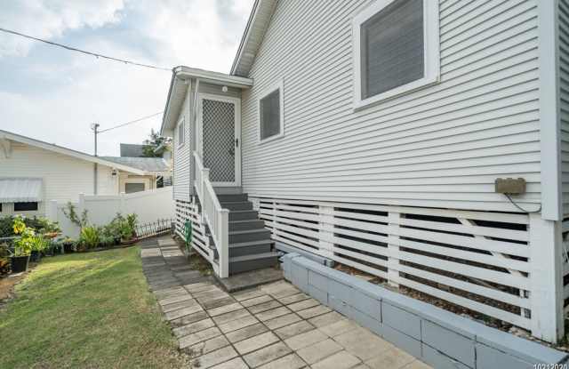 $1425 Beautiful Studio in Manoa 2646A Oahu Ave - Must See - 2646 Oahu Avenue, Honolulu, HI 96822