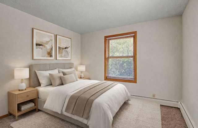 Plymouth Square at 37th Apartments Gallery 3