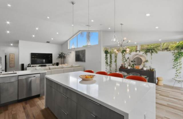 2501 MAHOGANY Pl. Gallery 3