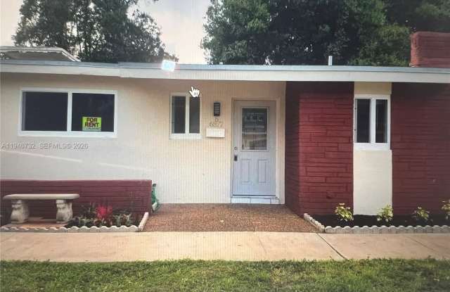 6877 NW 30th St photos photos