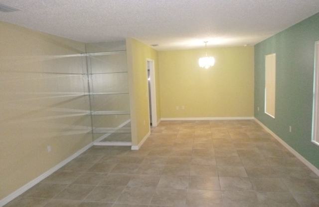 301 Bloomingfield Dr Gallery 3