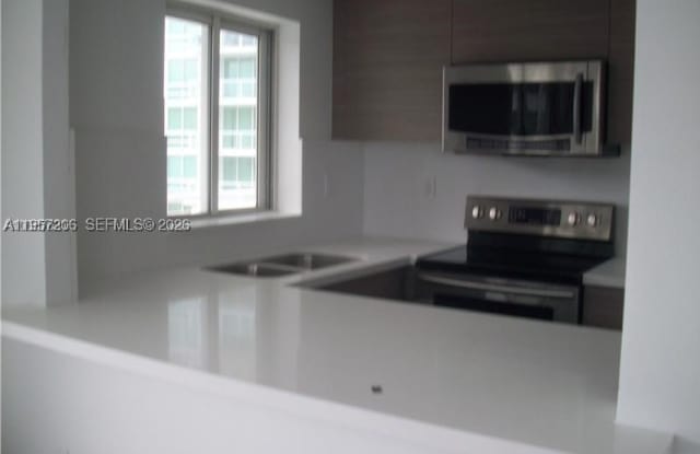 1402 Brickell Bay Dr Gallery 3