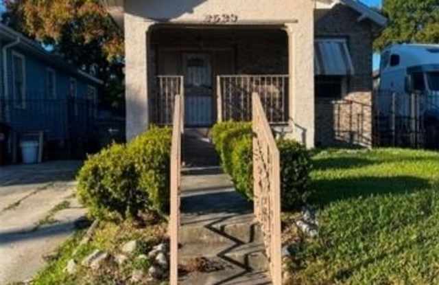 2523 JASMINE Street Gallery 3